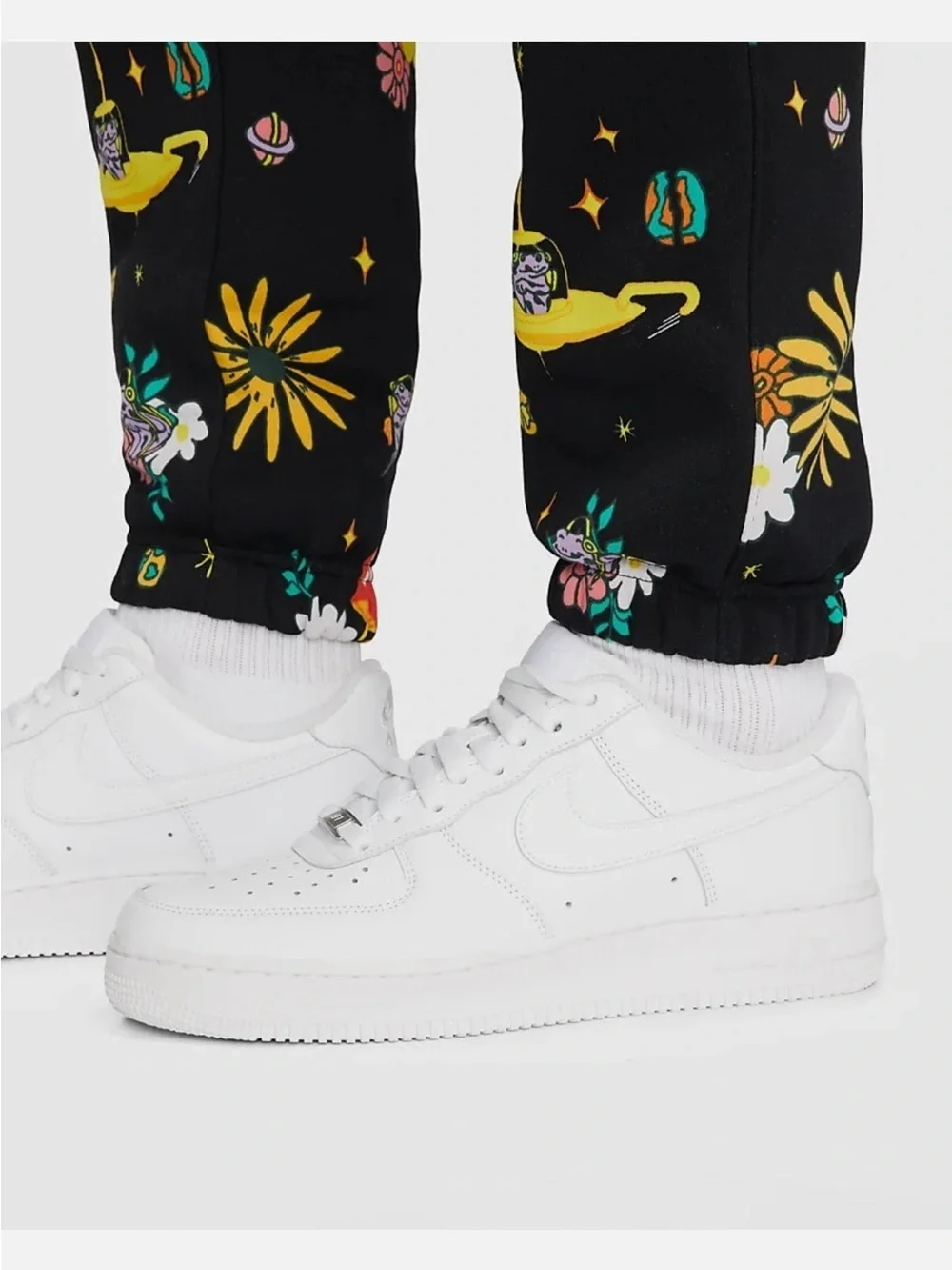 NIKE Sportswear Club Sweatpants in Outer Space Print